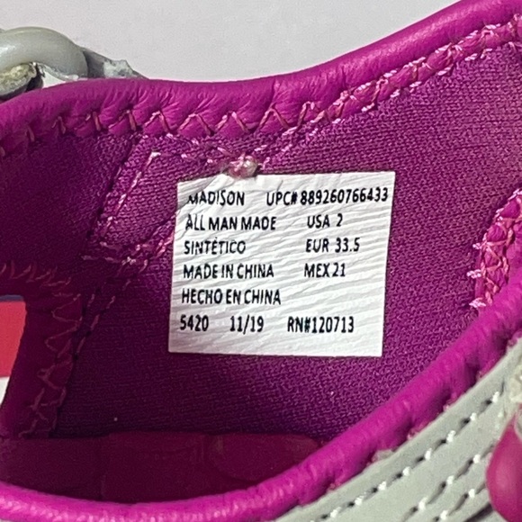 Eddie Bauer Girls Sandals. Size 2 - Picture 8 of 9